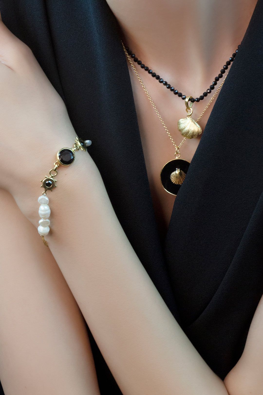 Armadillo Black Onyx Beaded Shell Choker Necklace Mamour Paris bijoux