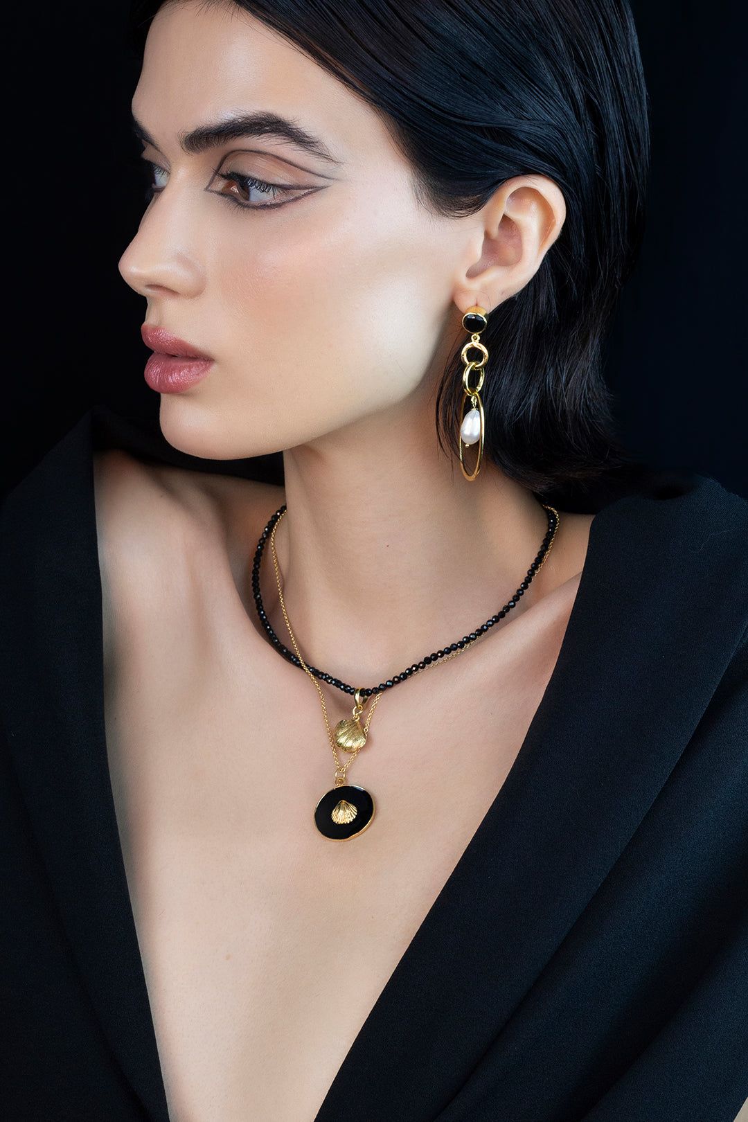 Armadillo Black Onyx Beaded Shell Choker Necklace Mamour Paris bijoux
