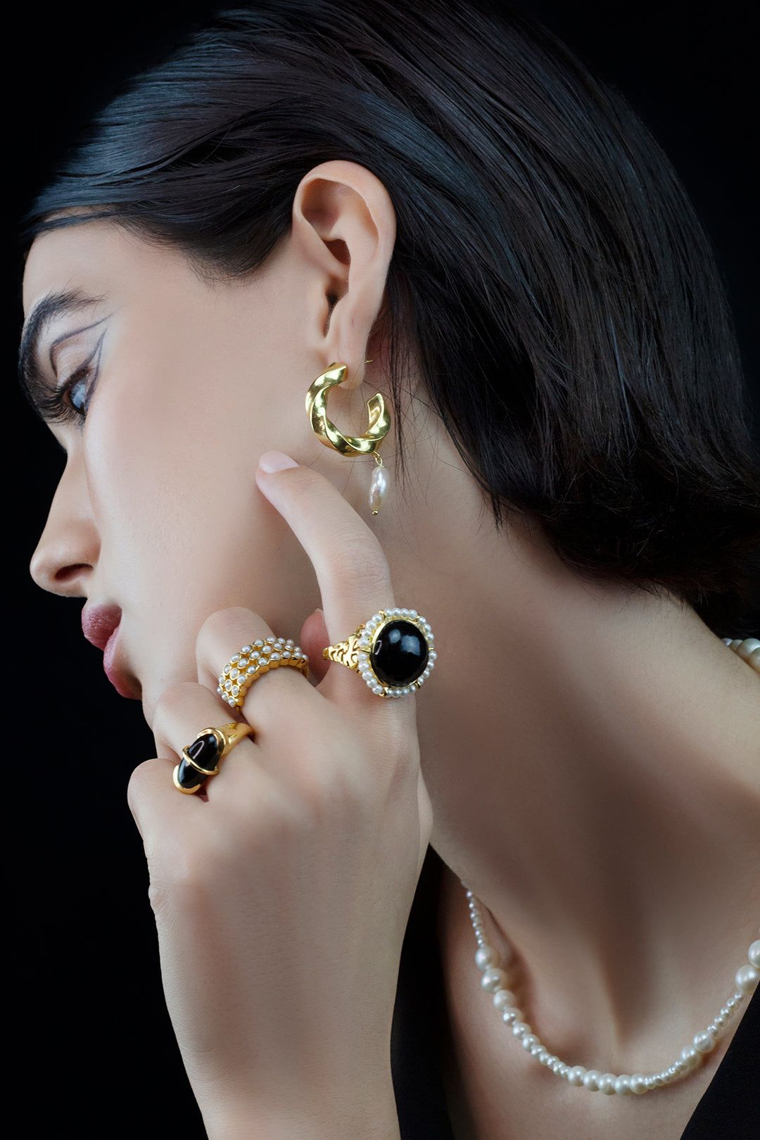 Chloé Pearl Medium Twisted Hoop Earrings Mamour Paris Jewelry Jewellery