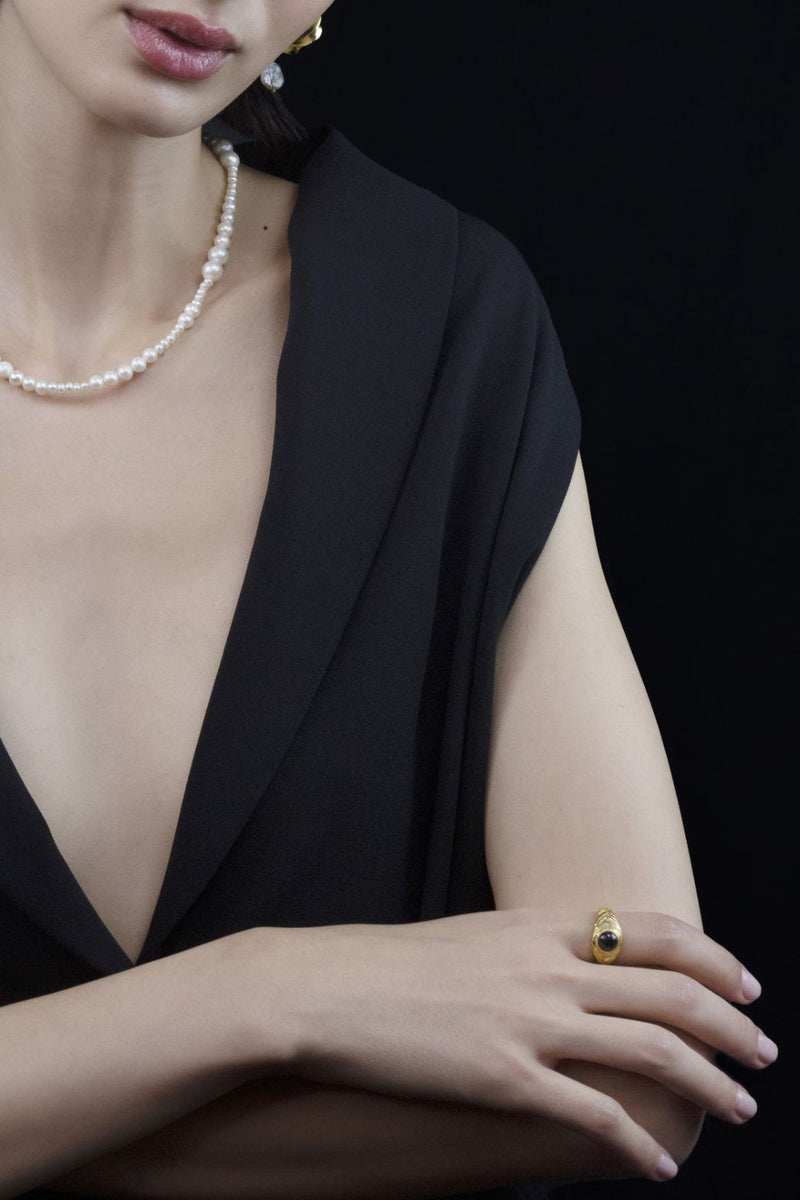 Daphine Black Onyx Gold Signet Ring Mamour Paris Jewelry