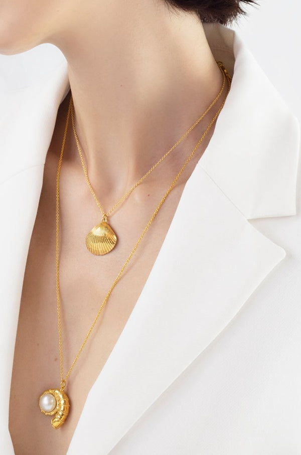 Venus Shell 18k gold pendant necklace Mamour Paris Jewelry