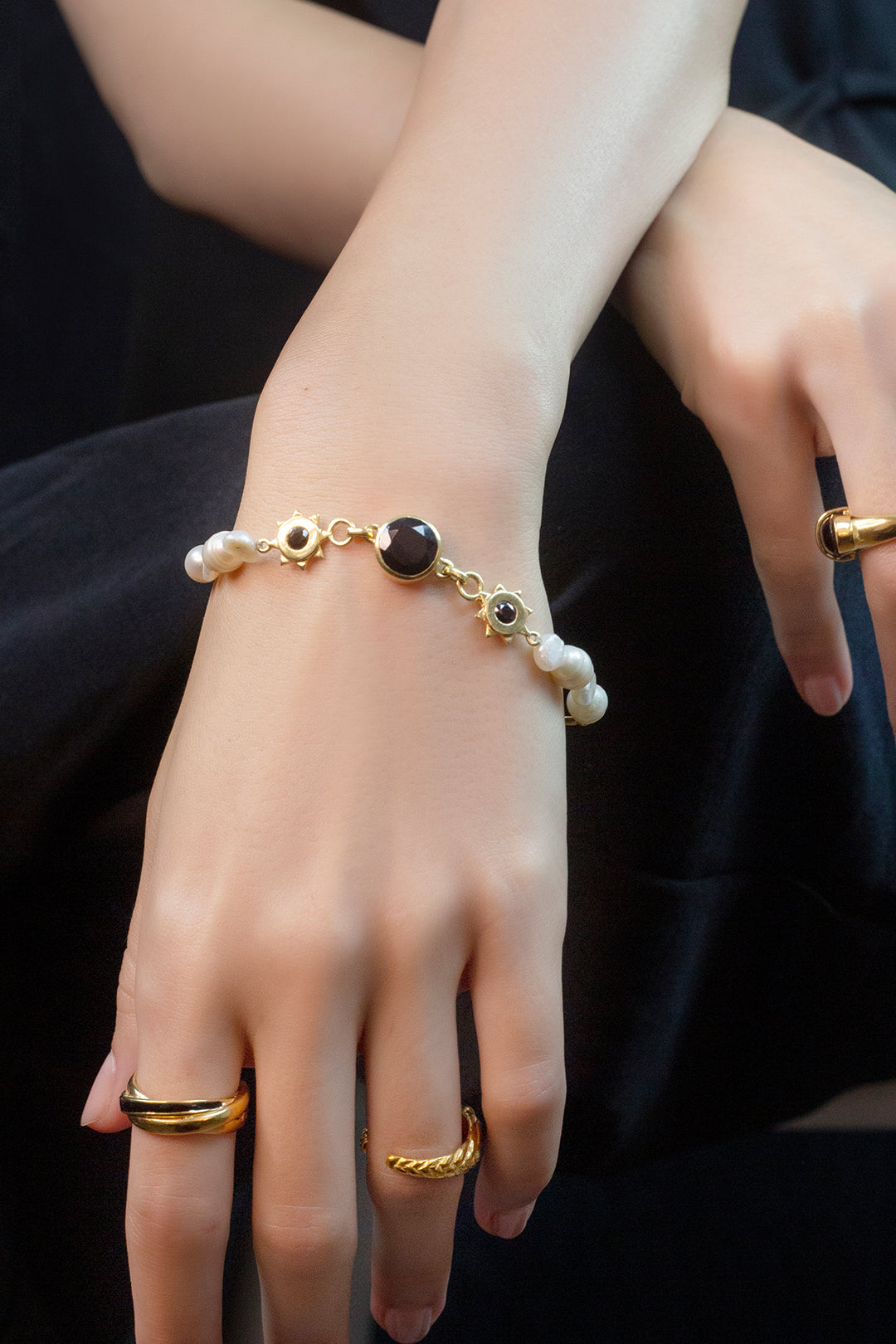 Vitoria Pearl and Black Onyx Bracelet Mamour Paris Jewellery