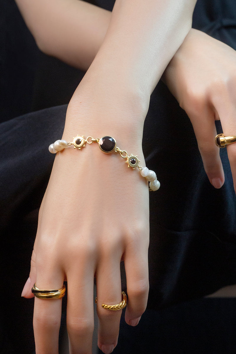 Vitoria Pearl and Black Onyx Bracelet Mamour Paris Jewellery